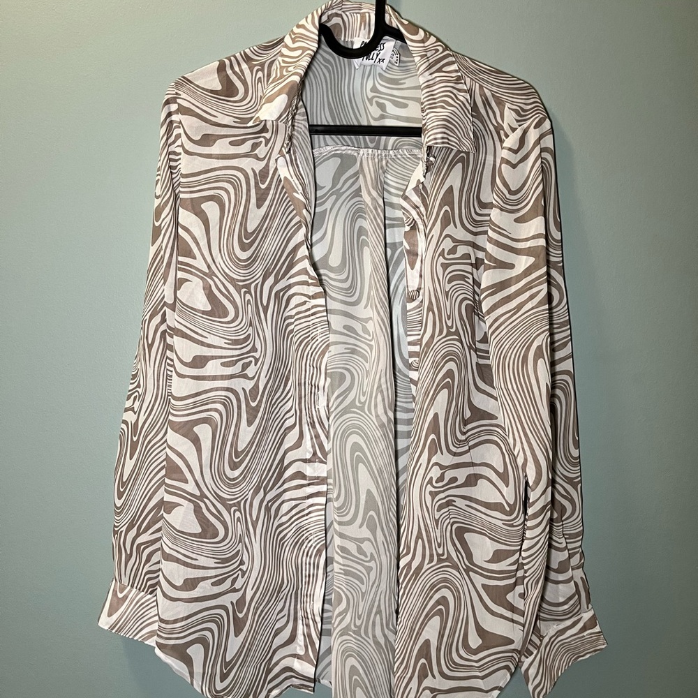 chic swirl button up top
